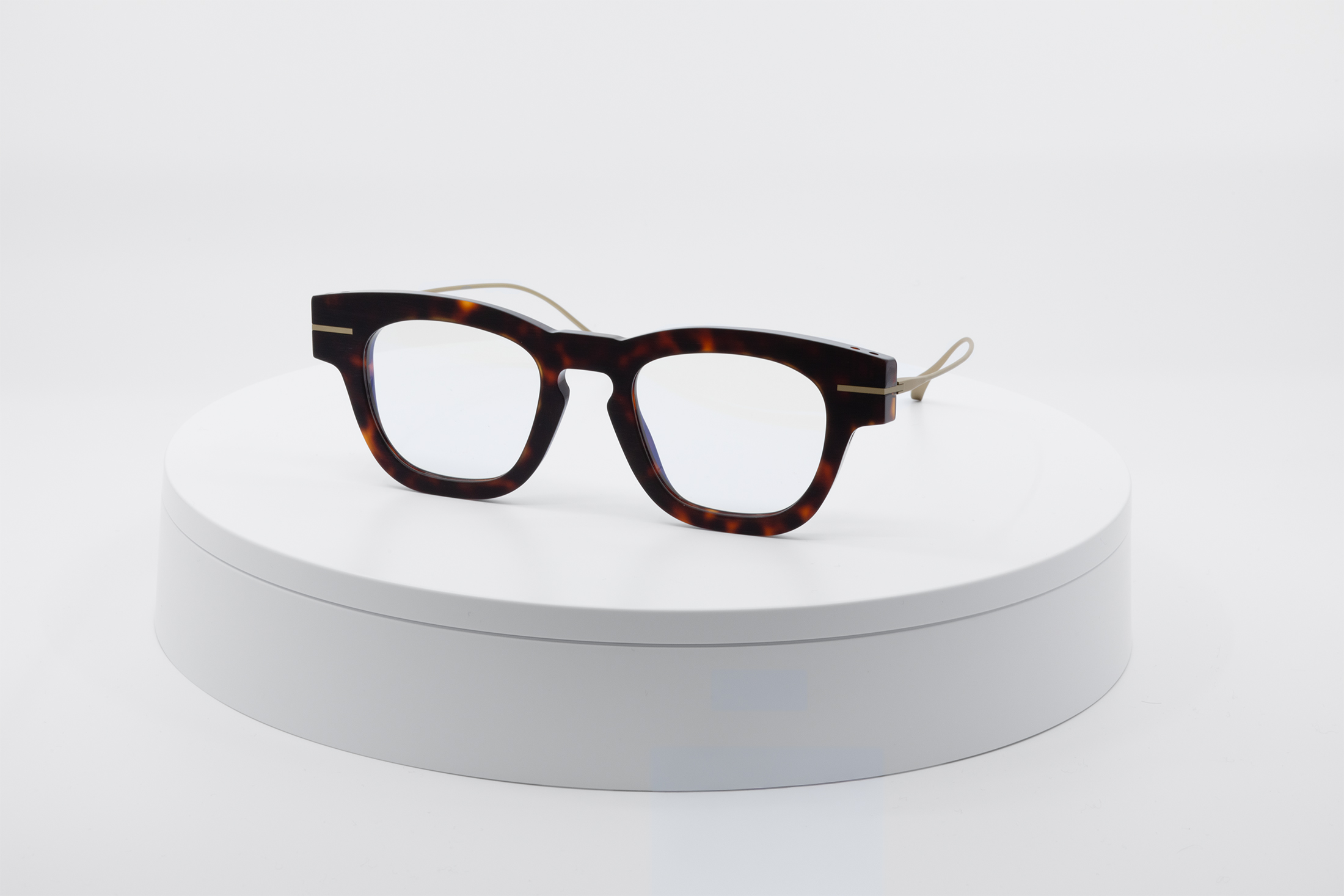 Nov·42 — Dark Tortoise Gold angled